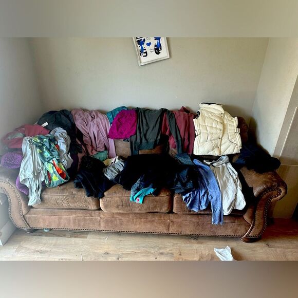 Athleta mystery bundle 5lbs of legging tanks Bras jackets!!!!! Mixed size - Picture 1 of 4